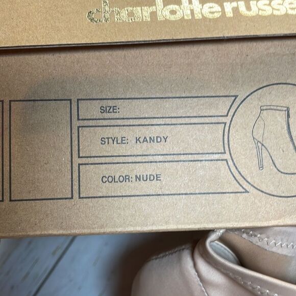 Charlotte Russe woman’s zip up fabric ankle boots. Size 8 color nude. - Picture 8 of 8